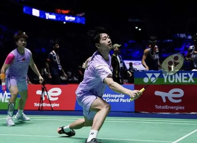 中国羽毛球队男双组合表现不佳引发球迷热议