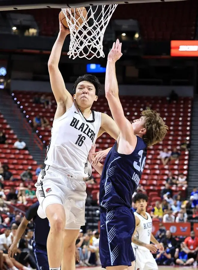 2025年NBA选秀大会杨瀚森以首轮第16顺位被球队选中