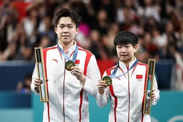 孙颖莎因伤退赛引发争议 蒯曼回应遭质疑 王励勤暖心举动获赞