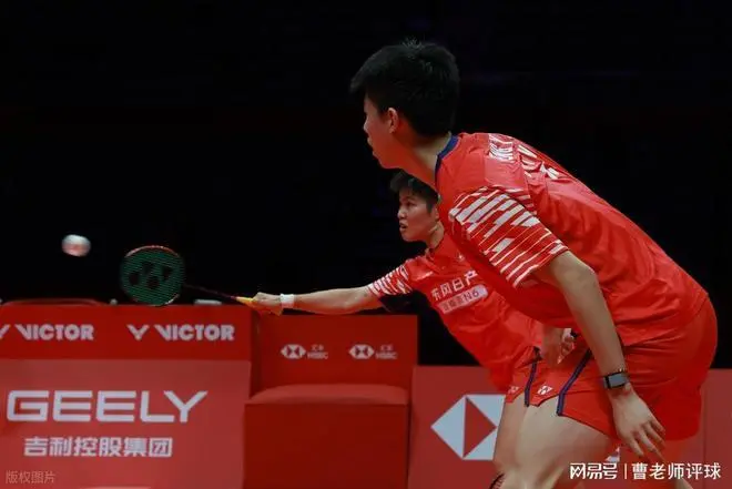 "凤凰组合决胜局逆转获胜 赛季85%胜率展现羽毛球混双实力"