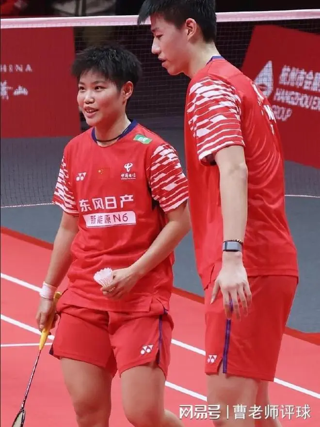 "凤凰组合决胜局逆转获胜 赛季85%胜率展现羽毛球混双实力"