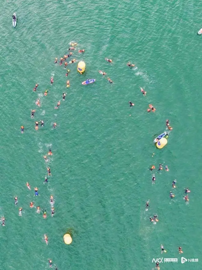 汕尾品清湖举办国际铁人三项赛 中外选手角逐冬日赛场